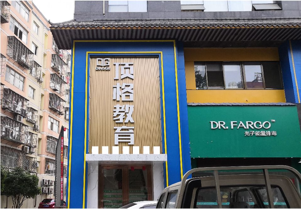 金堂门头设计要符合门店特色。