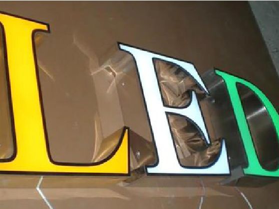 金堂介绍LED招牌的基础知识。